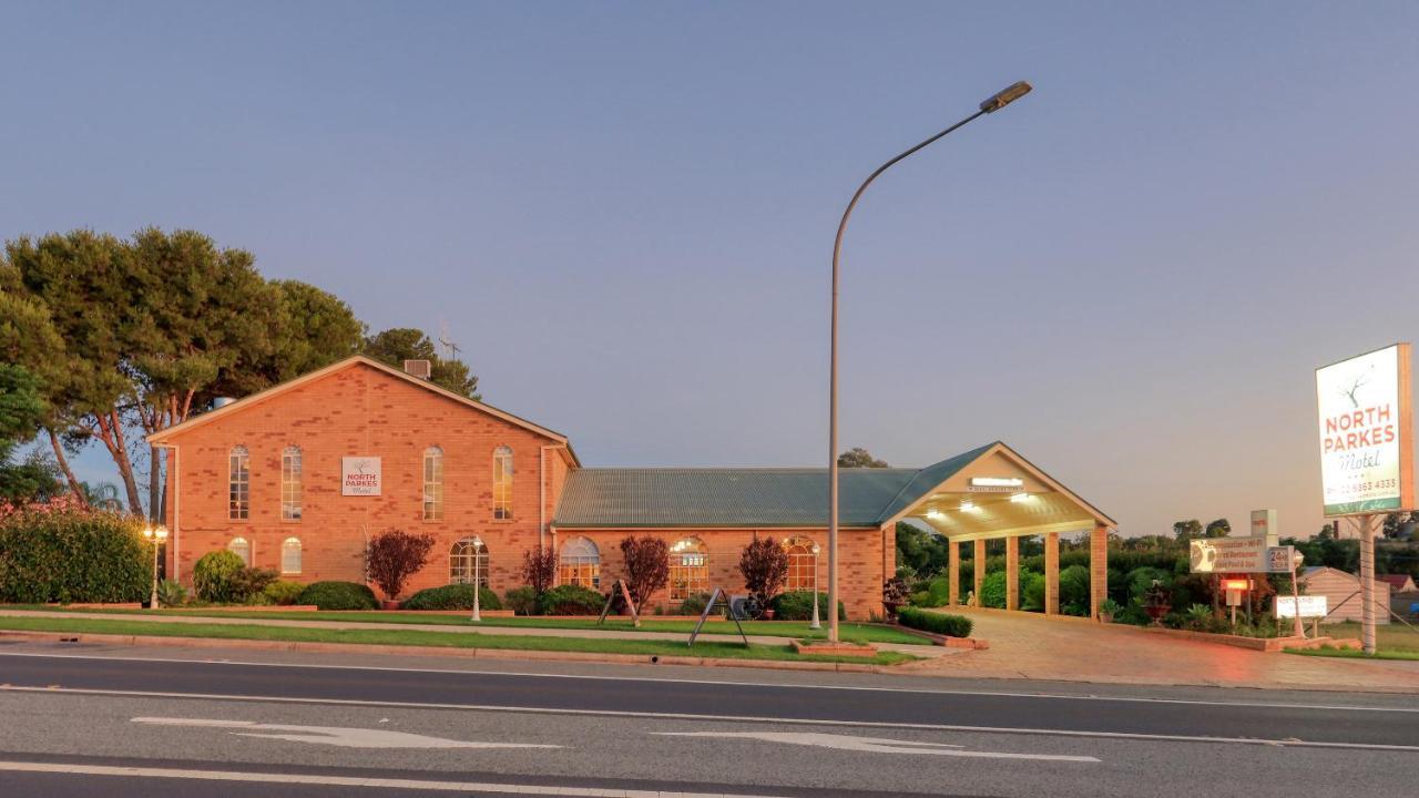 North Parkes Motel Екстериор снимка