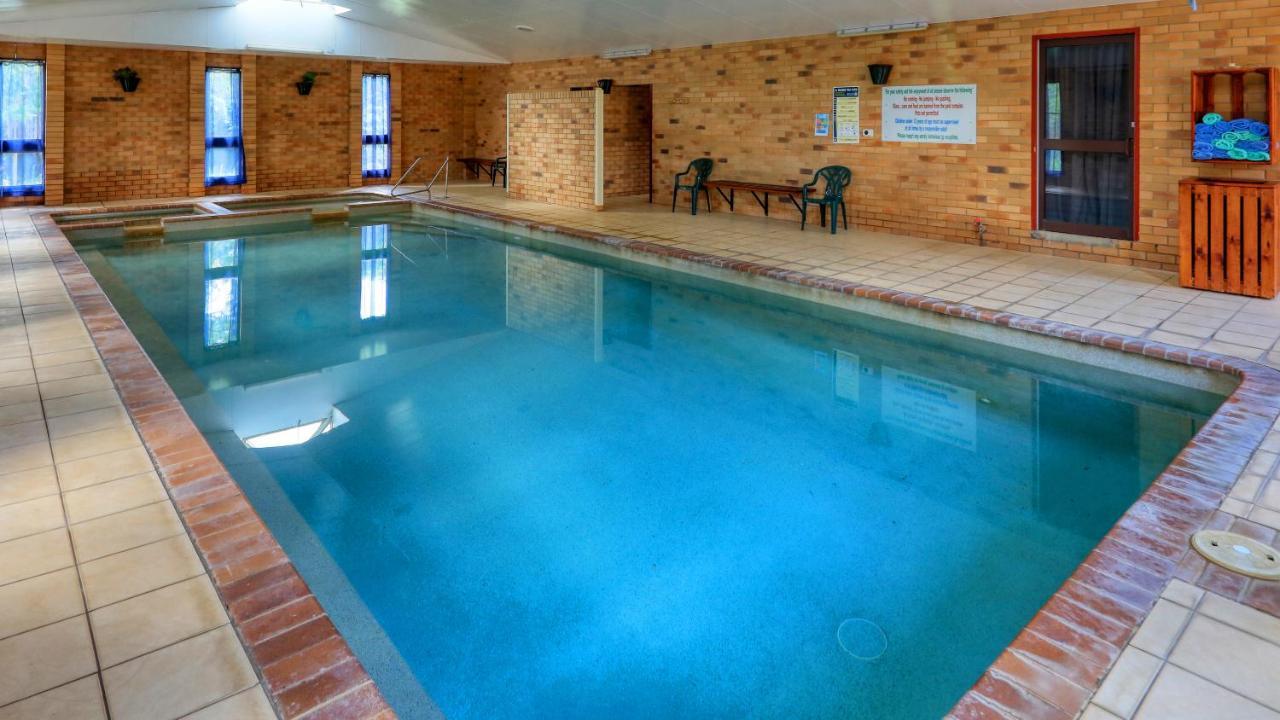 North Parkes Motel Екстериор снимка