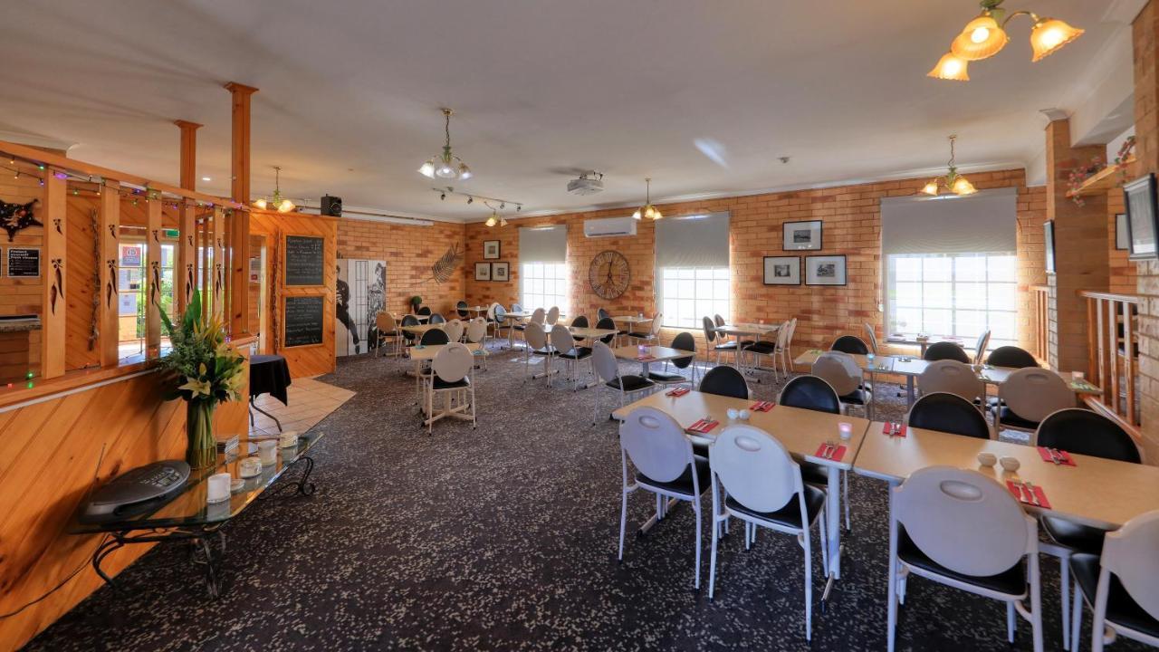 North Parkes Motel Екстериор снимка