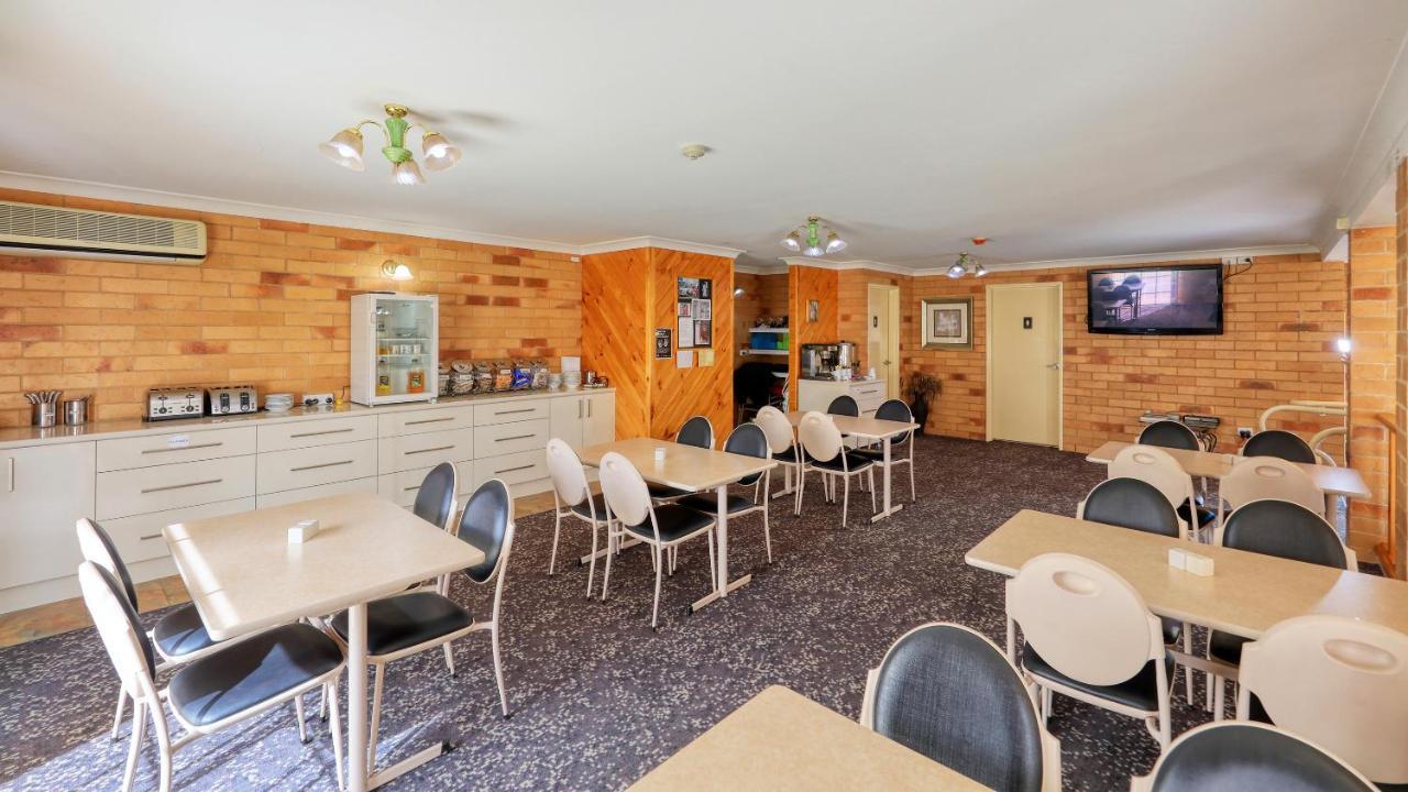 North Parkes Motel Екстериор снимка
