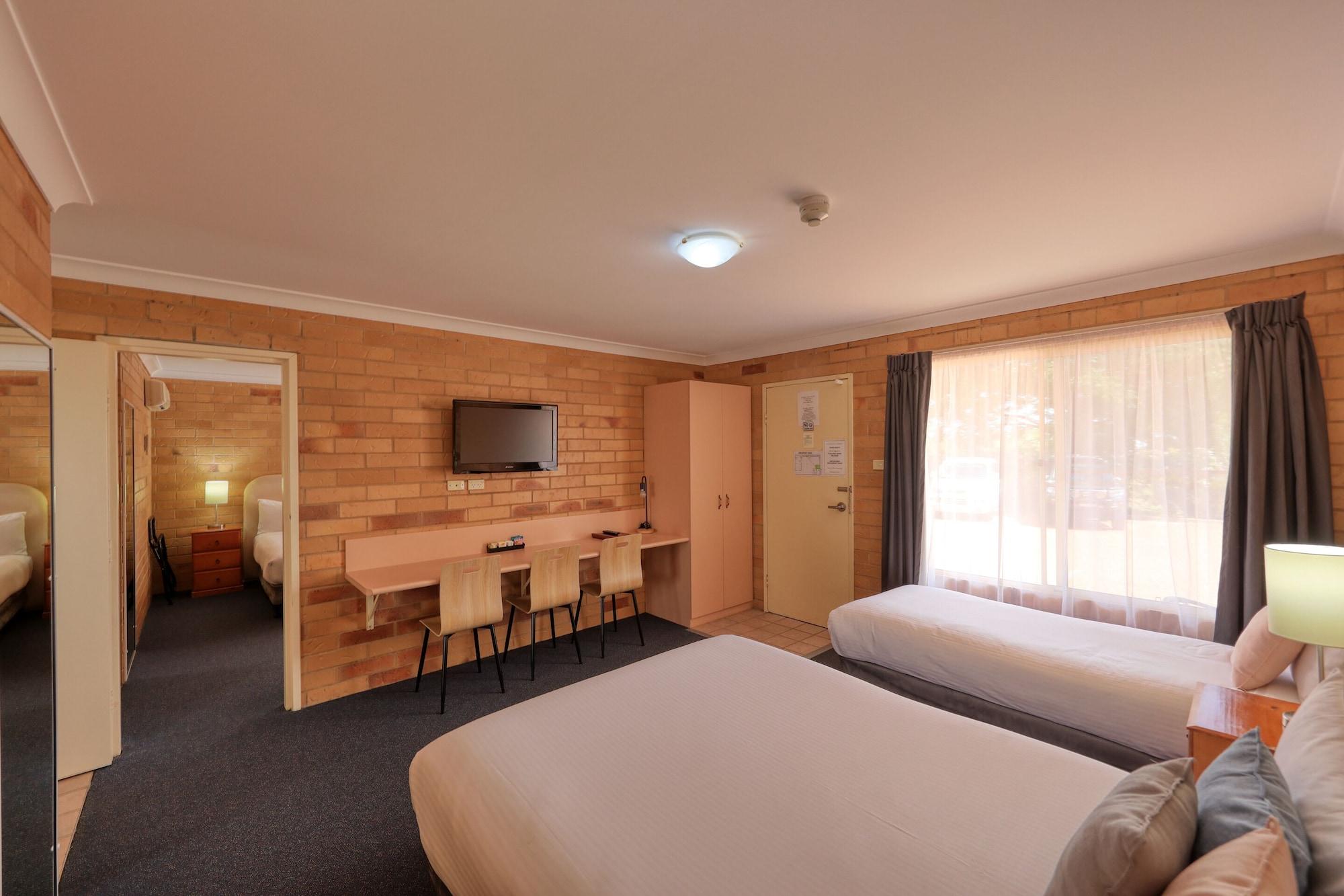 North Parkes Motel Екстериор снимка