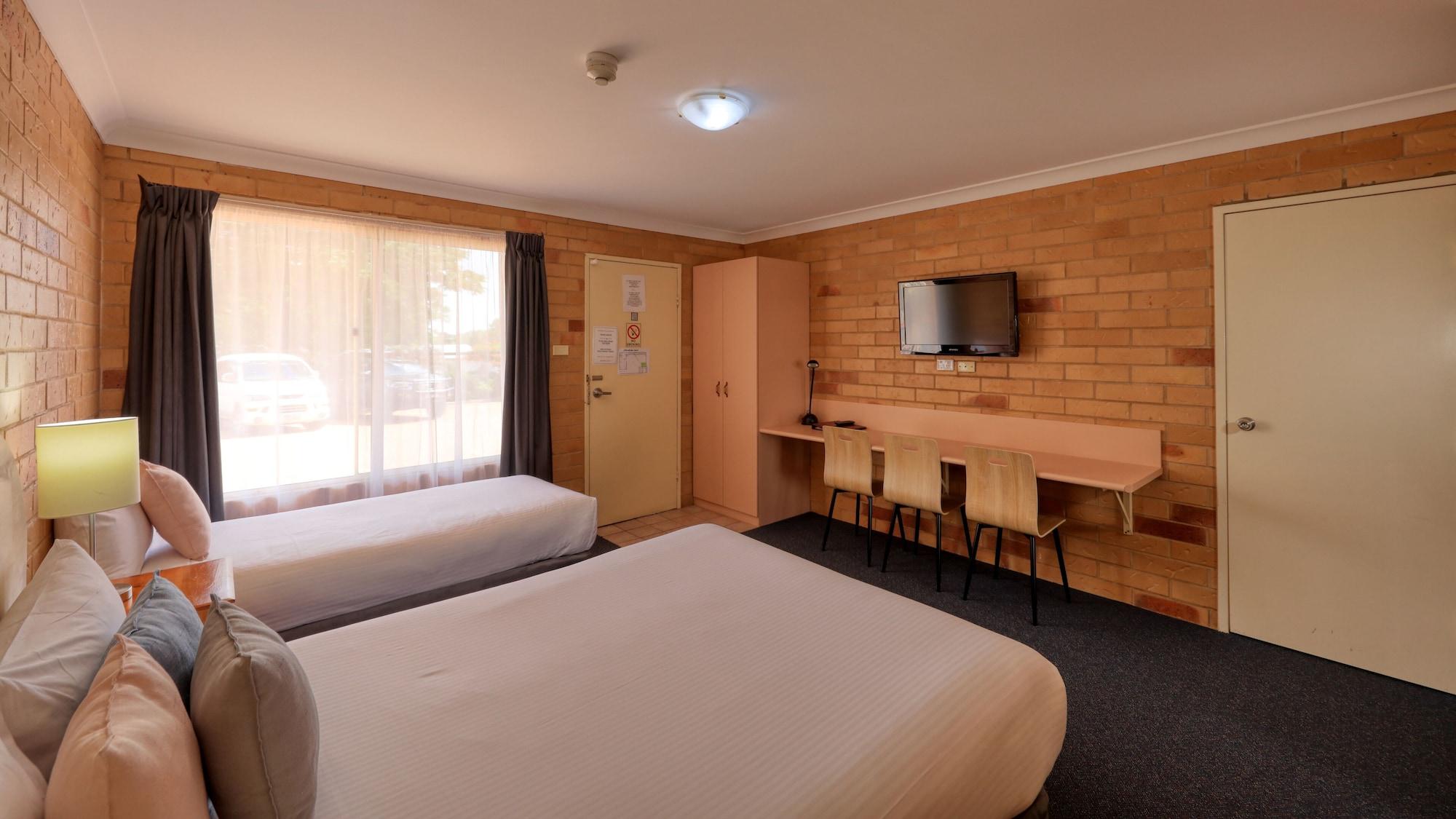 North Parkes Motel Екстериор снимка
