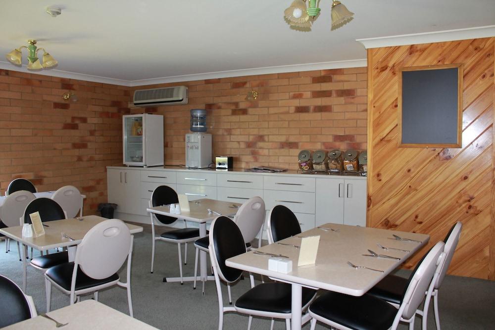 North Parkes Motel Екстериор снимка