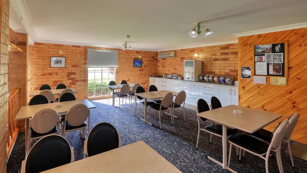 North Parkes Motel Екстериор снимка