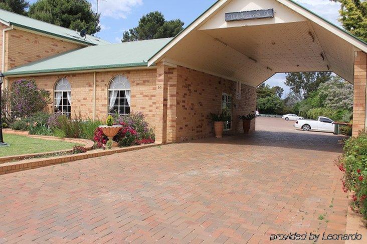 North Parkes Motel Екстериор снимка