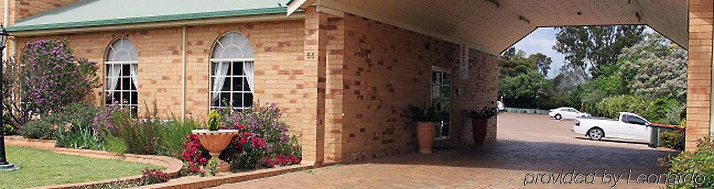 North Parkes Motel Екстериор снимка