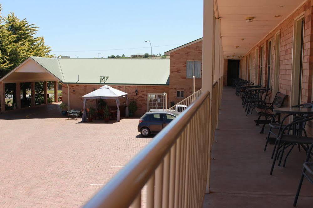 North Parkes Motel Екстериор снимка