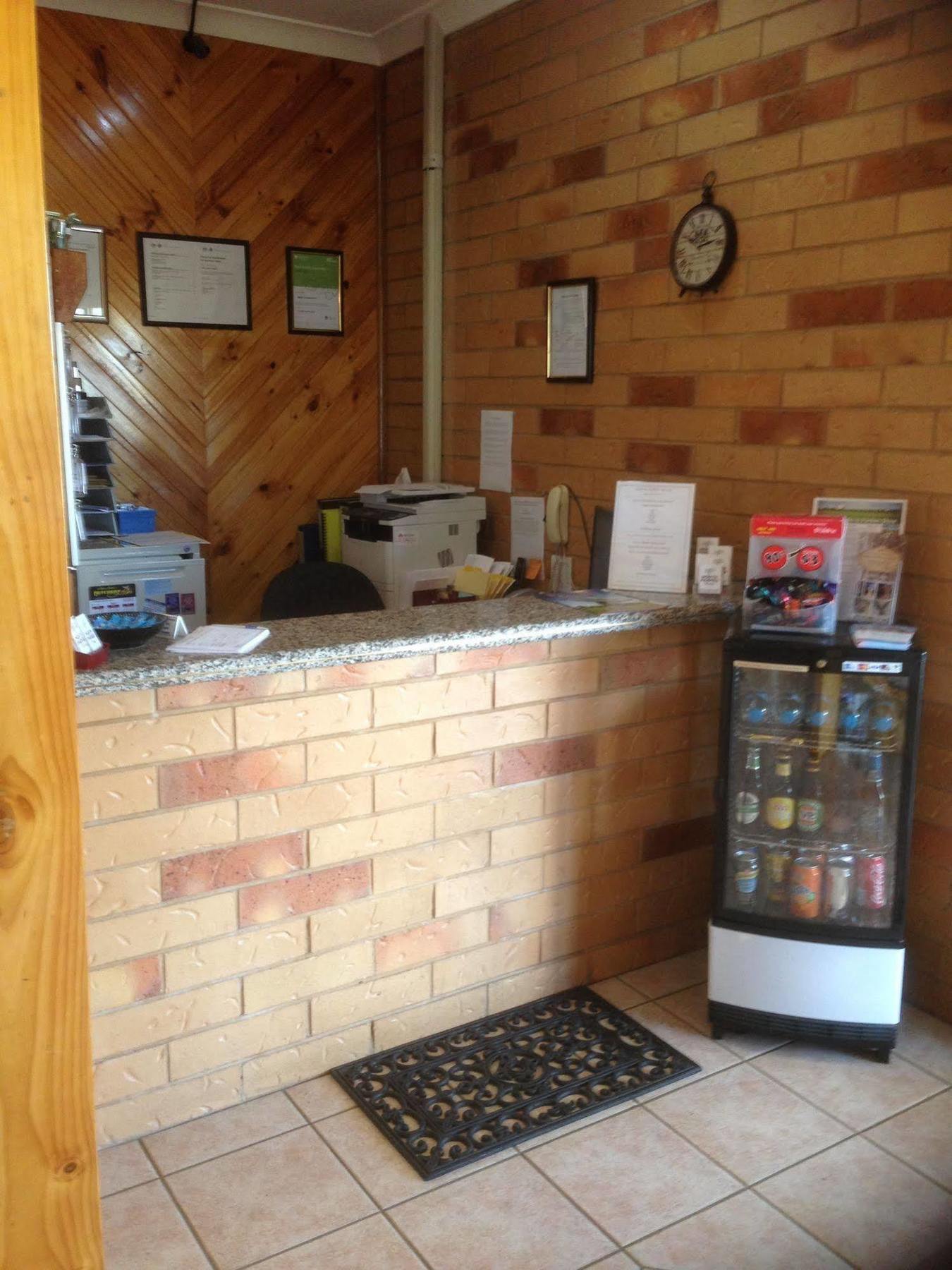 North Parkes Motel Екстериор снимка