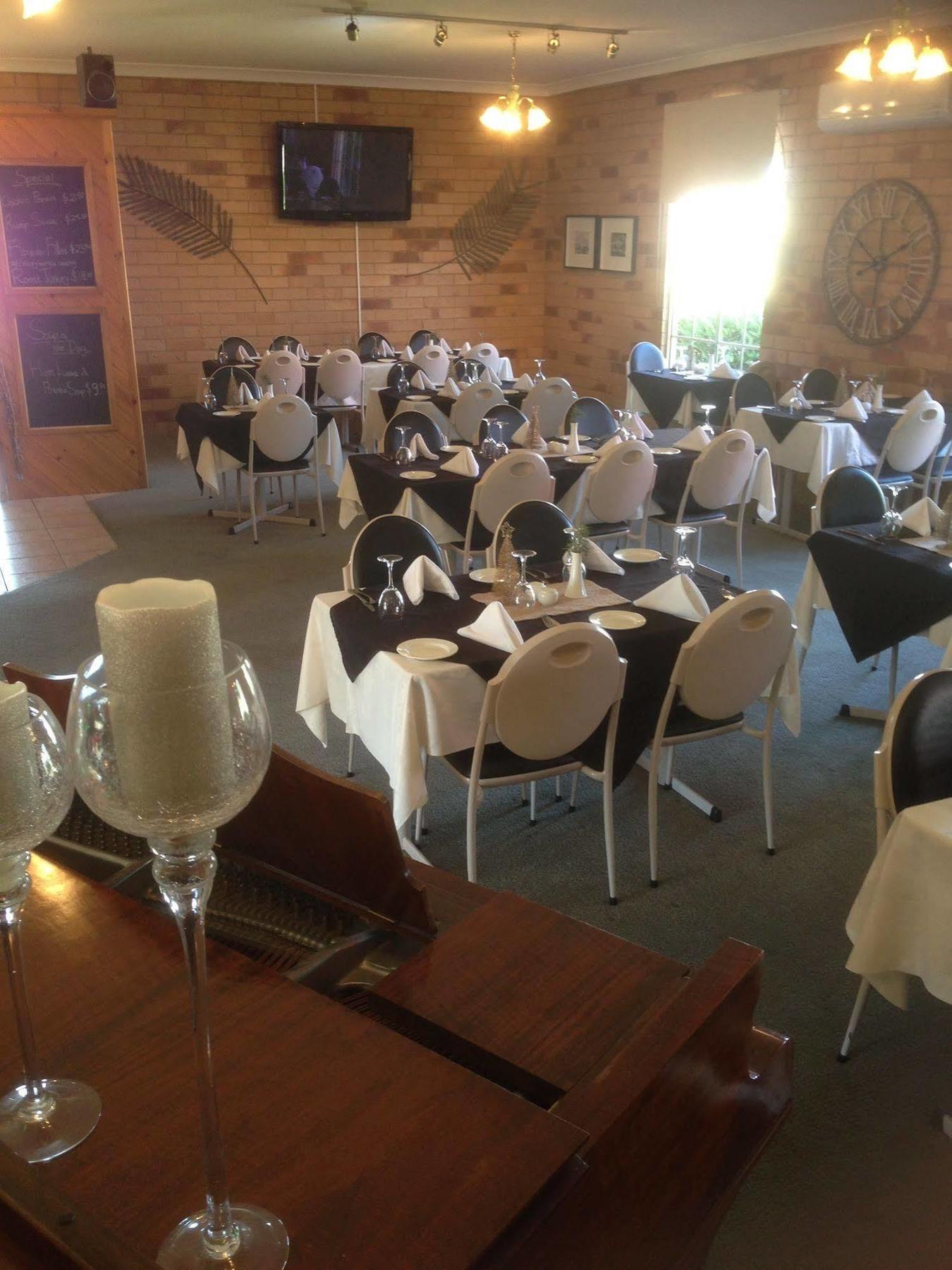 North Parkes Motel Екстериор снимка